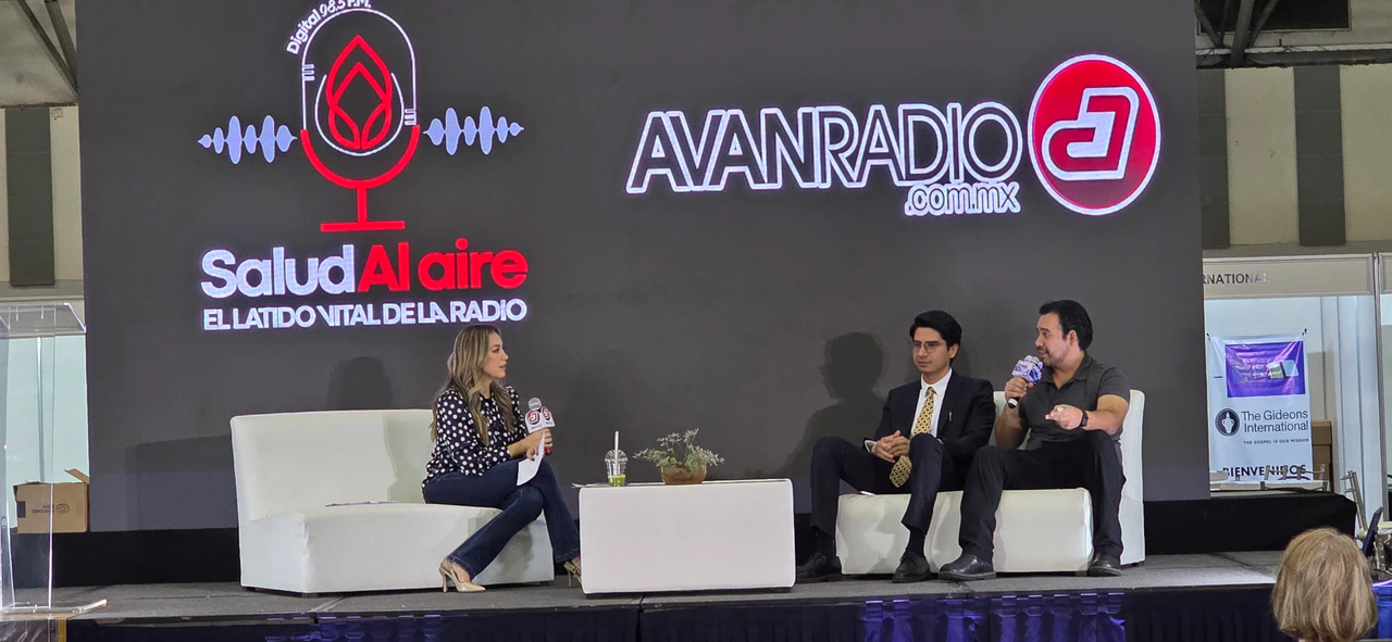 Entrevista en vivo en el set de Salud al Aire de AVANRADIO, dentro de la ExpoMedical Veracruz