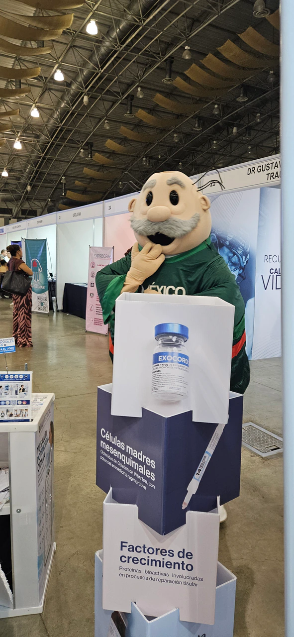 Exhibición de productos de células madre mesenquimales y factores de crecimiento en el piso de la expo